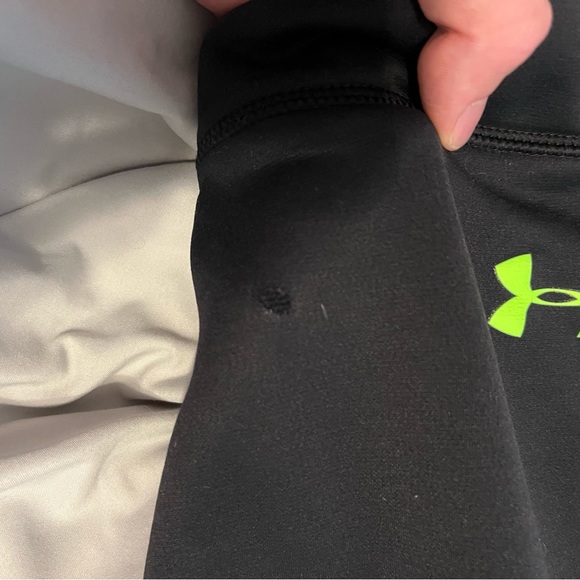 Under Armour Mens Black Hoodie - Picture 4 of 4